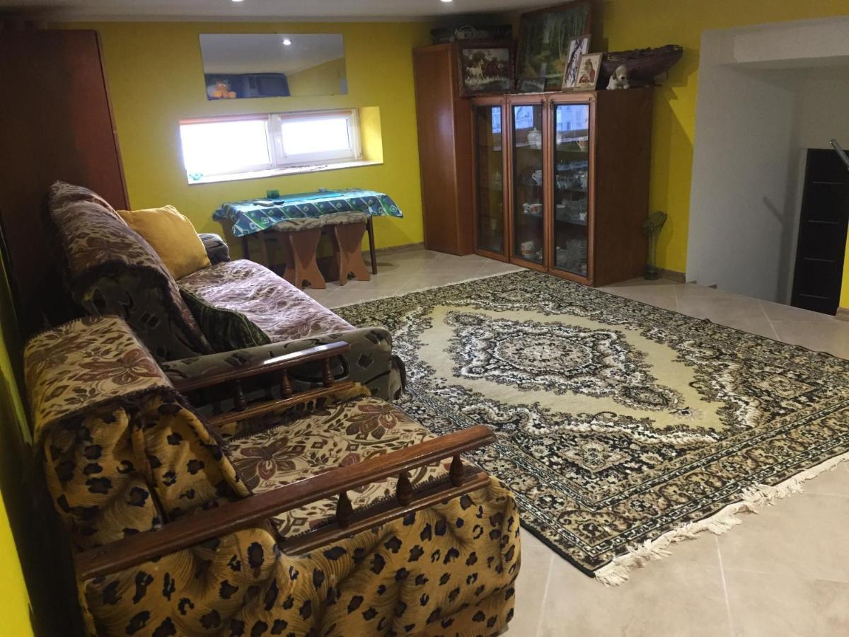Хостел Мансардная Комната С Невысоким Потолком До 170 См Trouskavets Extérieur photo